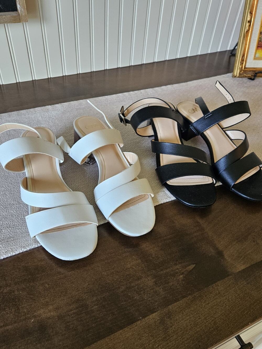 2 Pr C&M SZ 9M Black White Low Heel FAUX LEATHER Sandals Shoes-LN